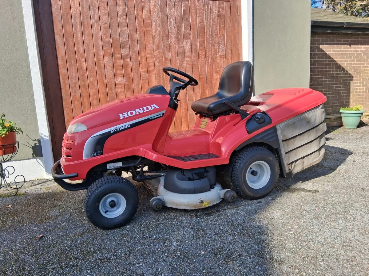 Honda 2714 ride on LawnMower