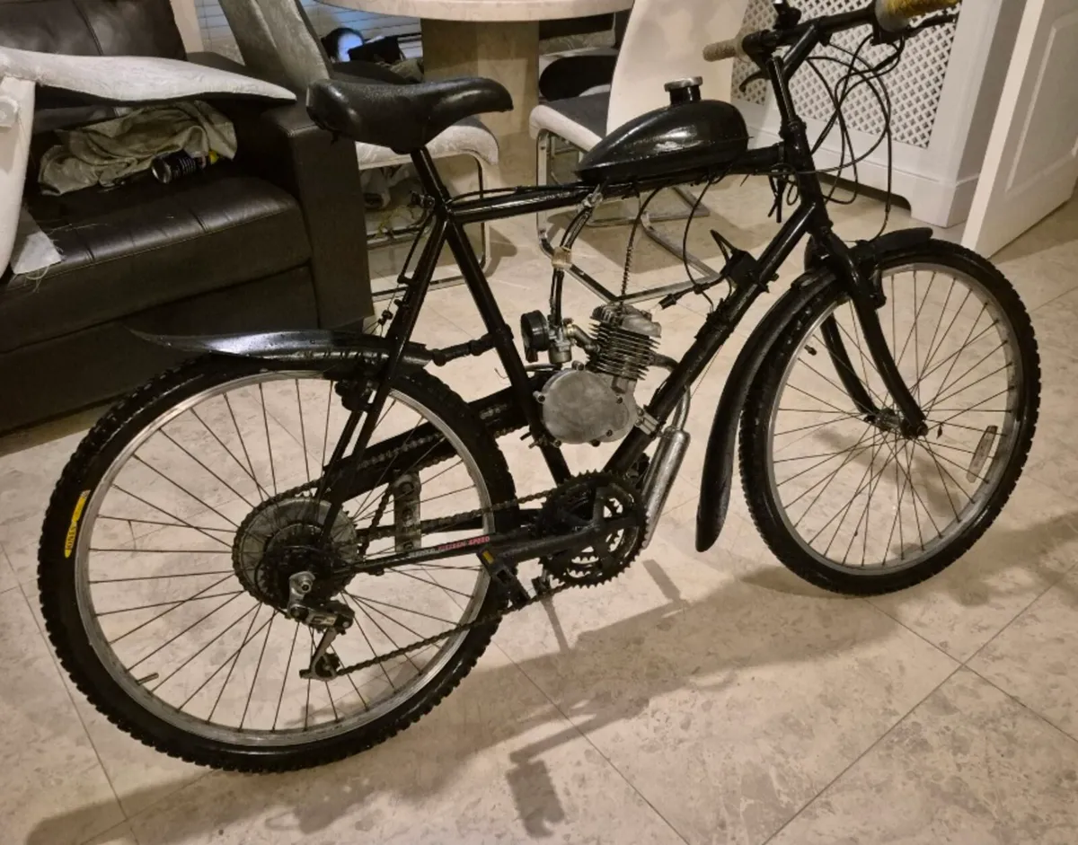 ADULTS PETROL ENGINE BIKE 8OCC  NEEDS FUEL LINE RE - Image 2