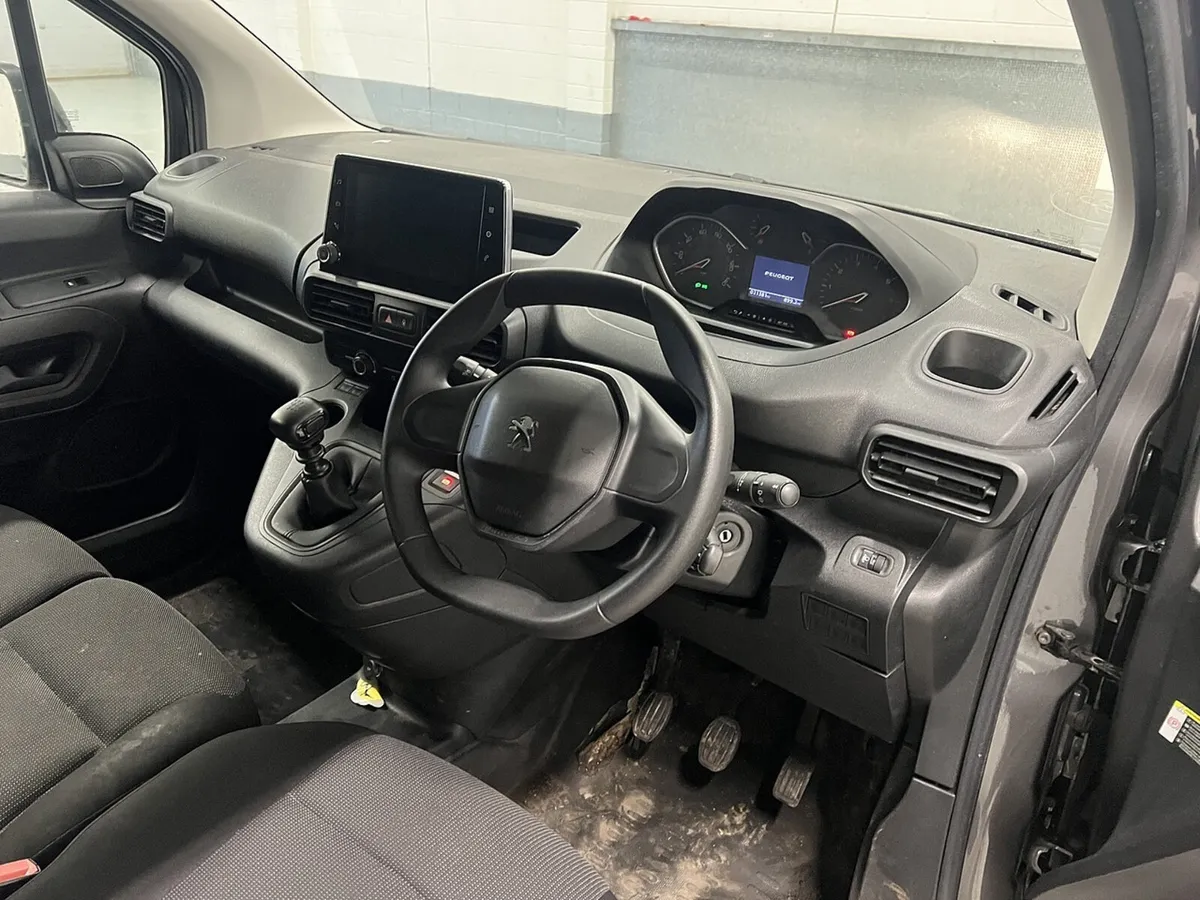 2022 Peugeot Partner Panel Van - Image 4