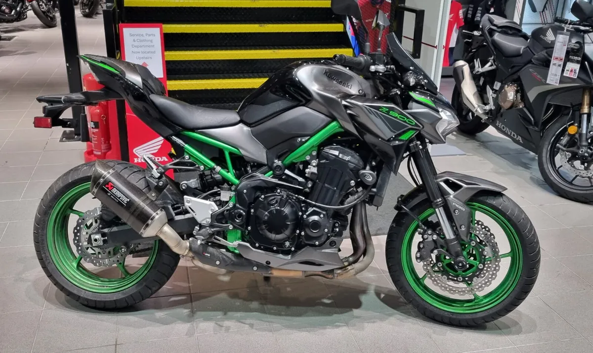 Kawasaki Z900 Akrapovic - Image 1