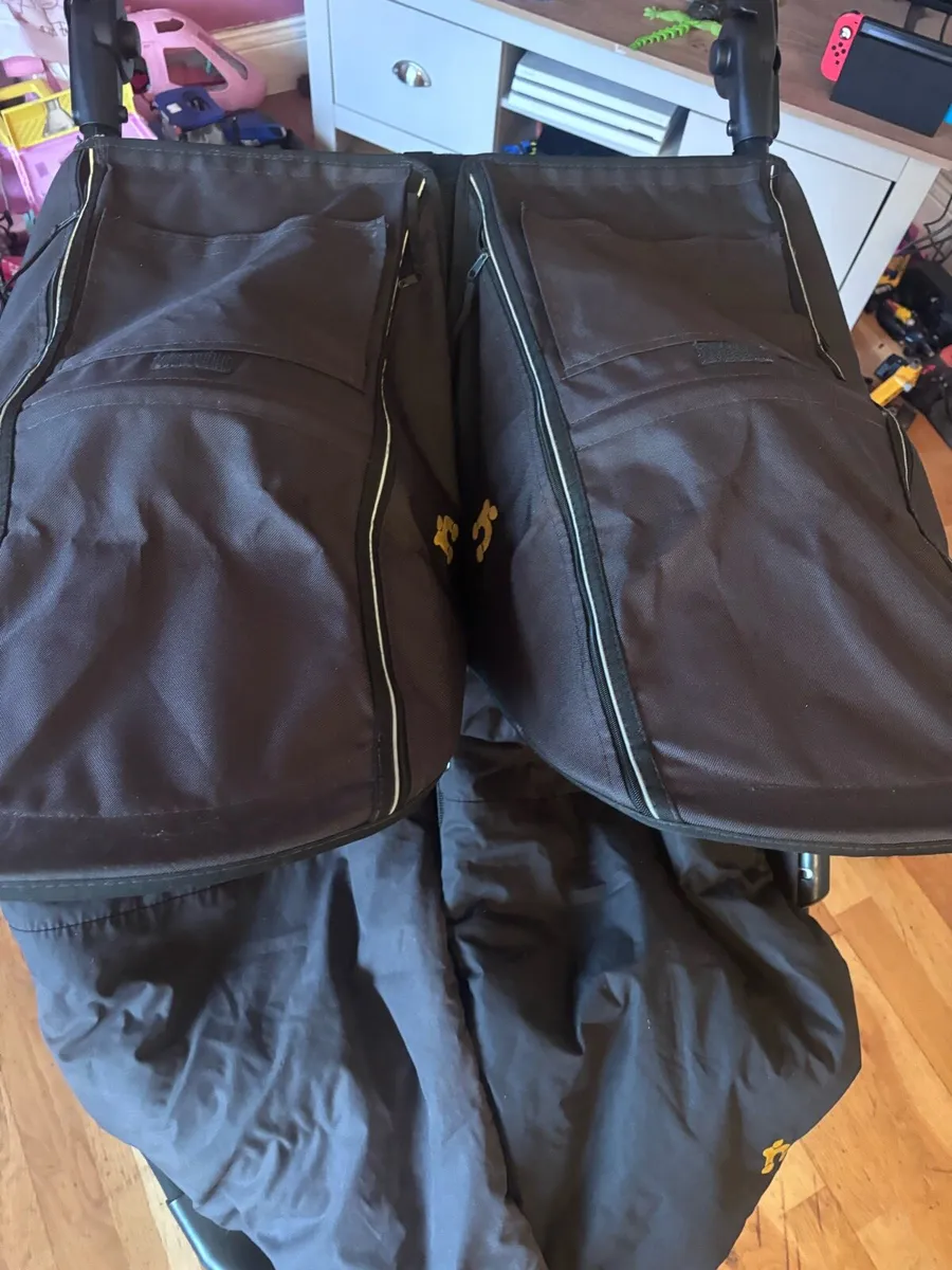 Out n about double - Image 3