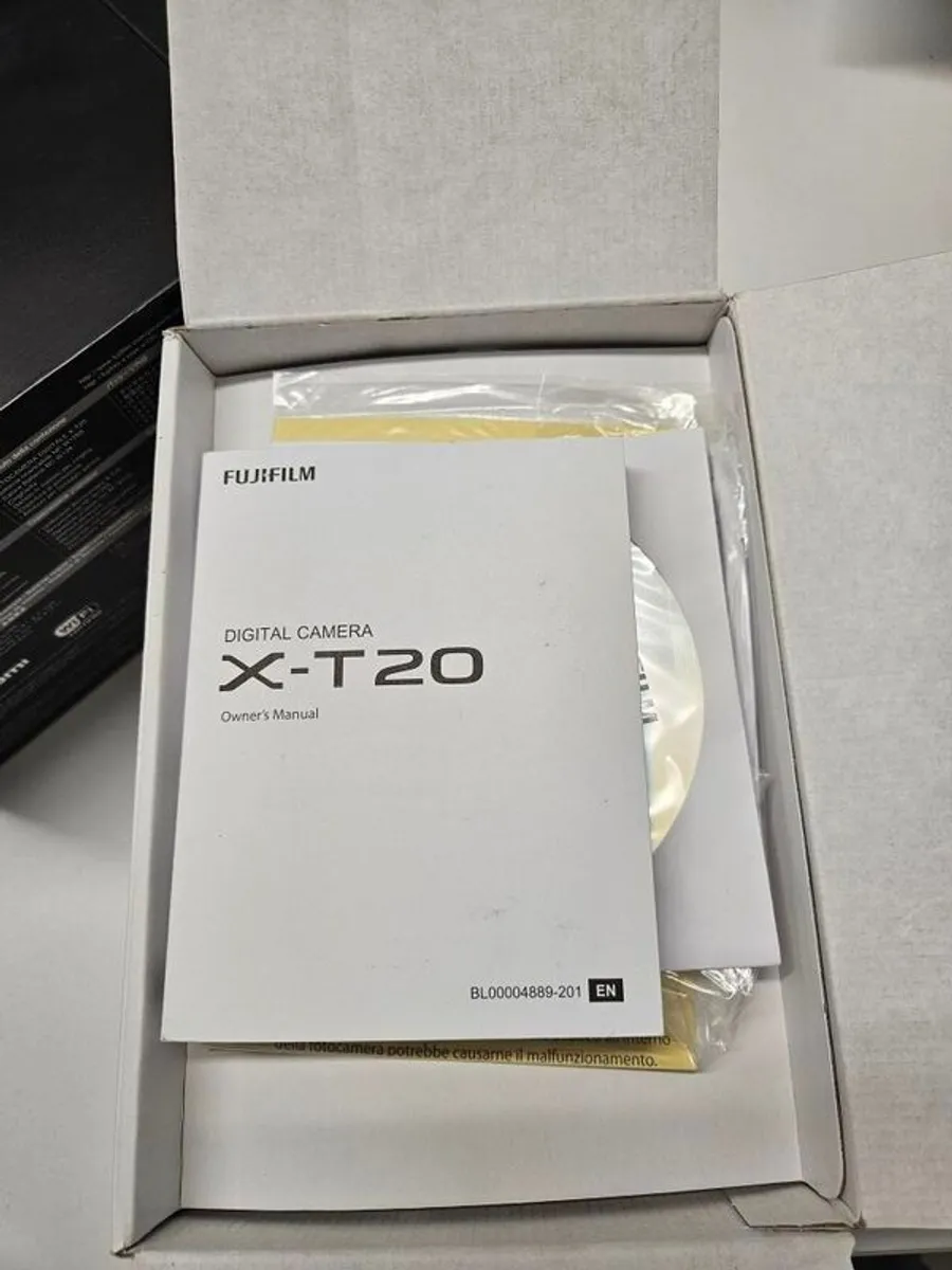 Fuji X-T2 - Body Only - Black - Image 4