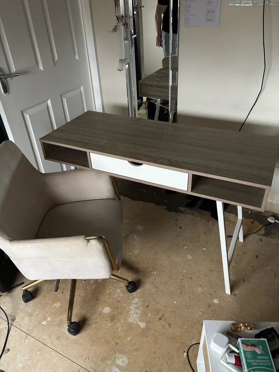 Desk and chair - Image 1