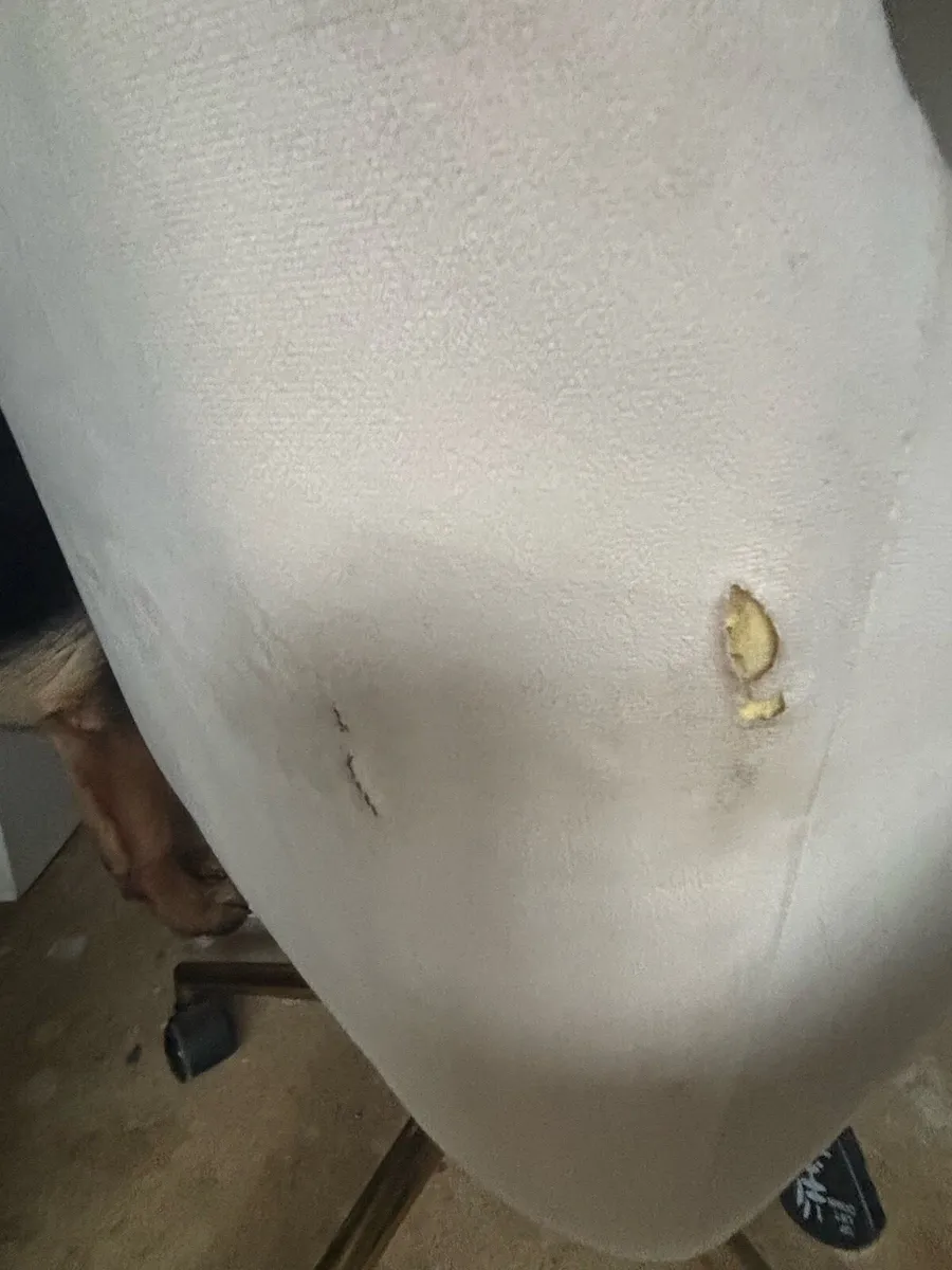 Desk and chair - Image 3