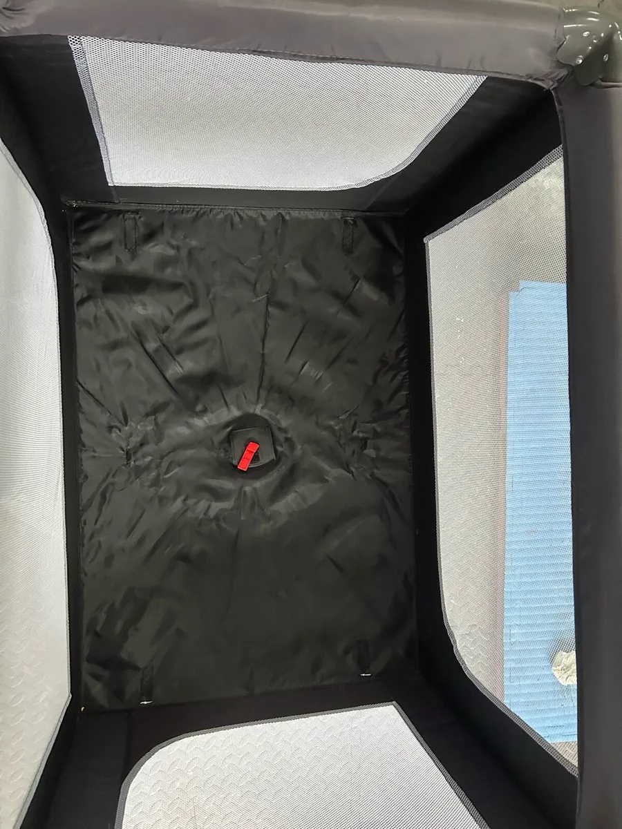 Travel cot - Image 1
