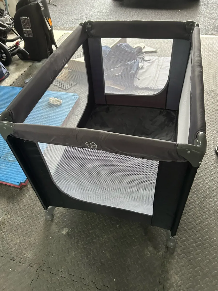 Travel cot - Image 2