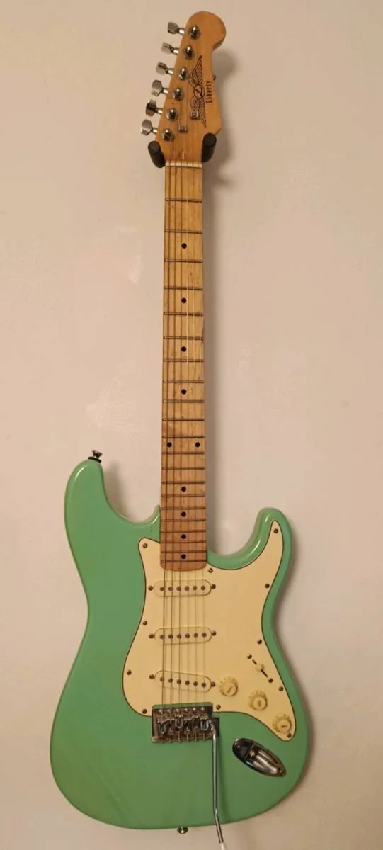 Electric guitar - Image 1