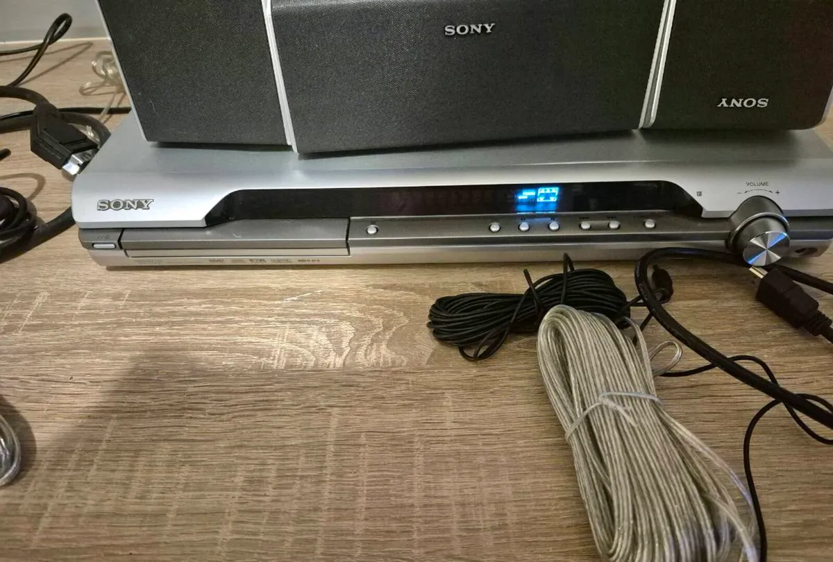 SONY DAV-DZ120 DVD HOME THEATER SYSTEM.5.1 CHANNEL - Image 4