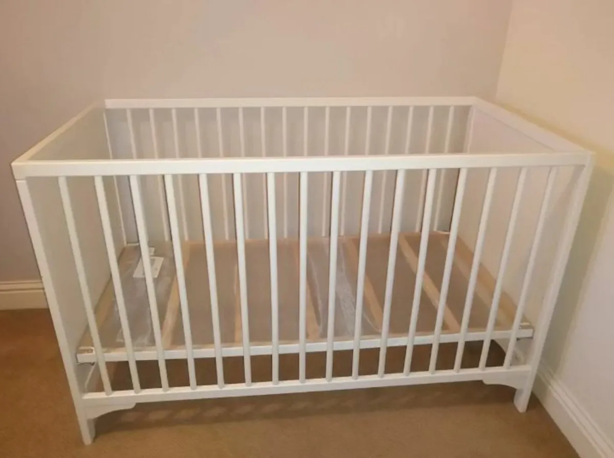 Cot with mattress - Image 1