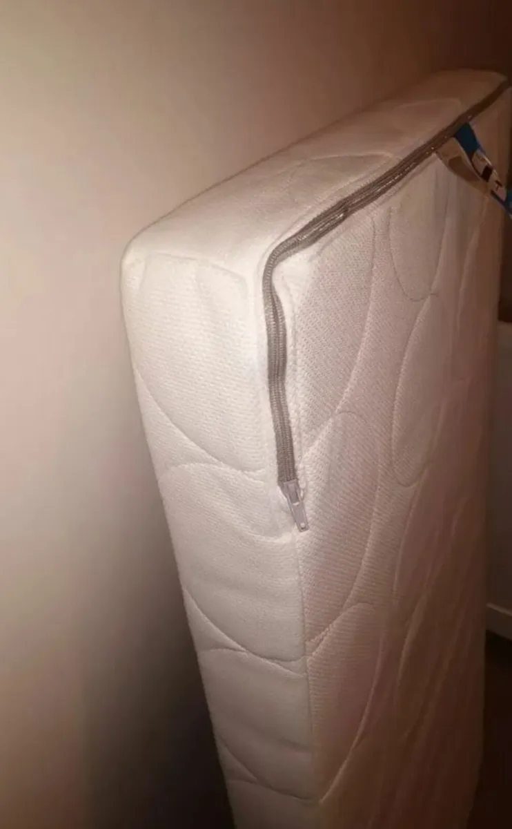 Cot with mattress - Image 2