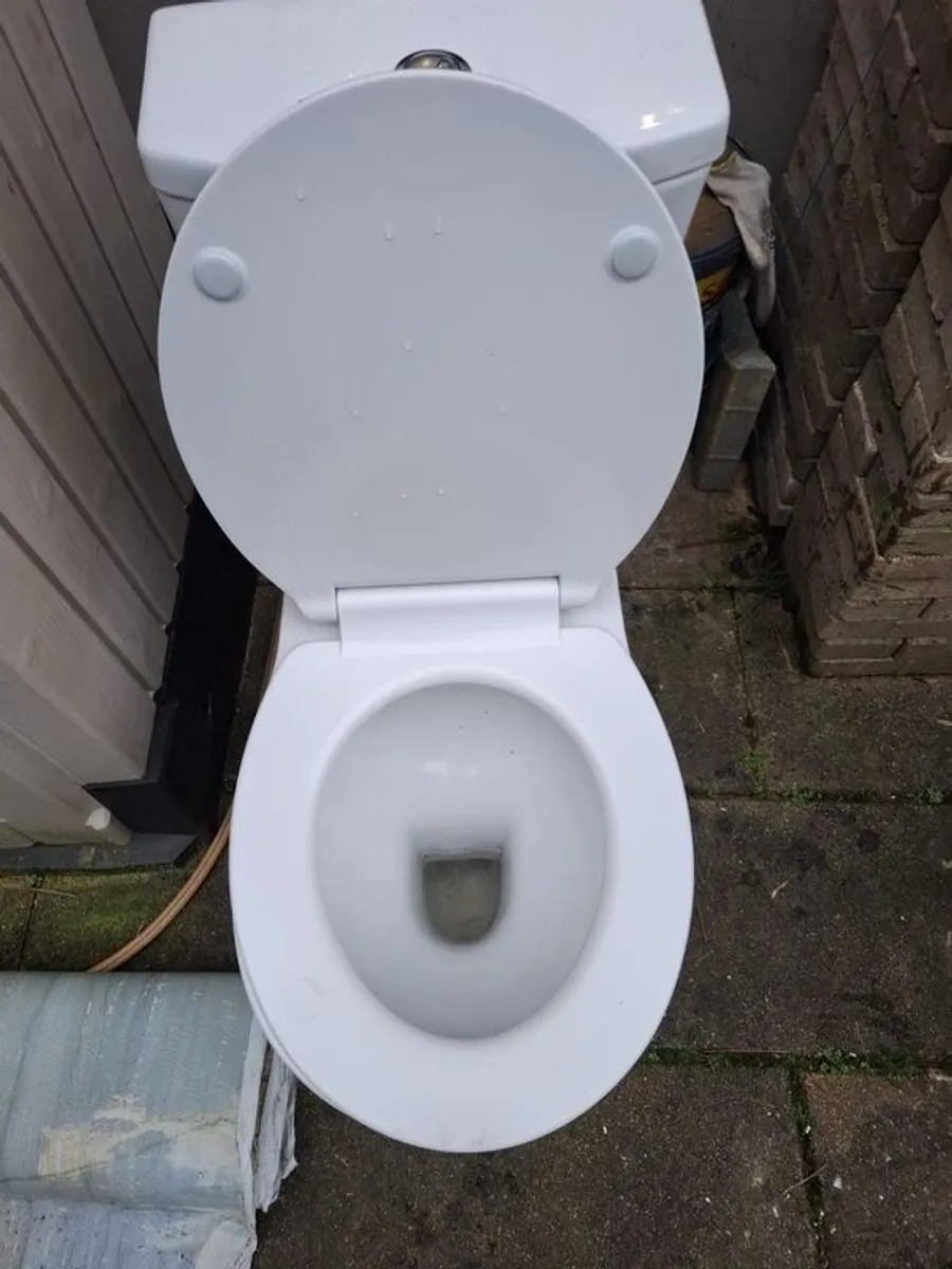 Toilet - Image 3