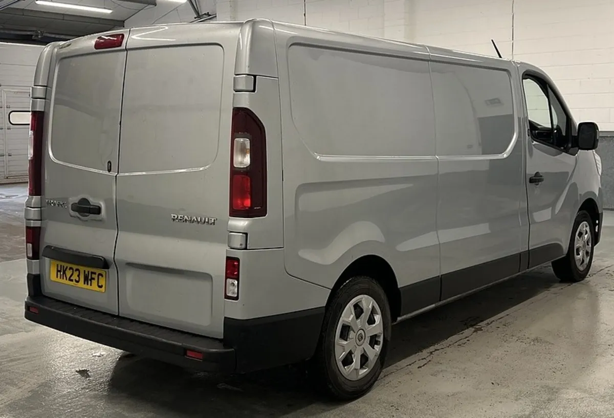 2023 Renault Trafic Panel Van - Image 2
