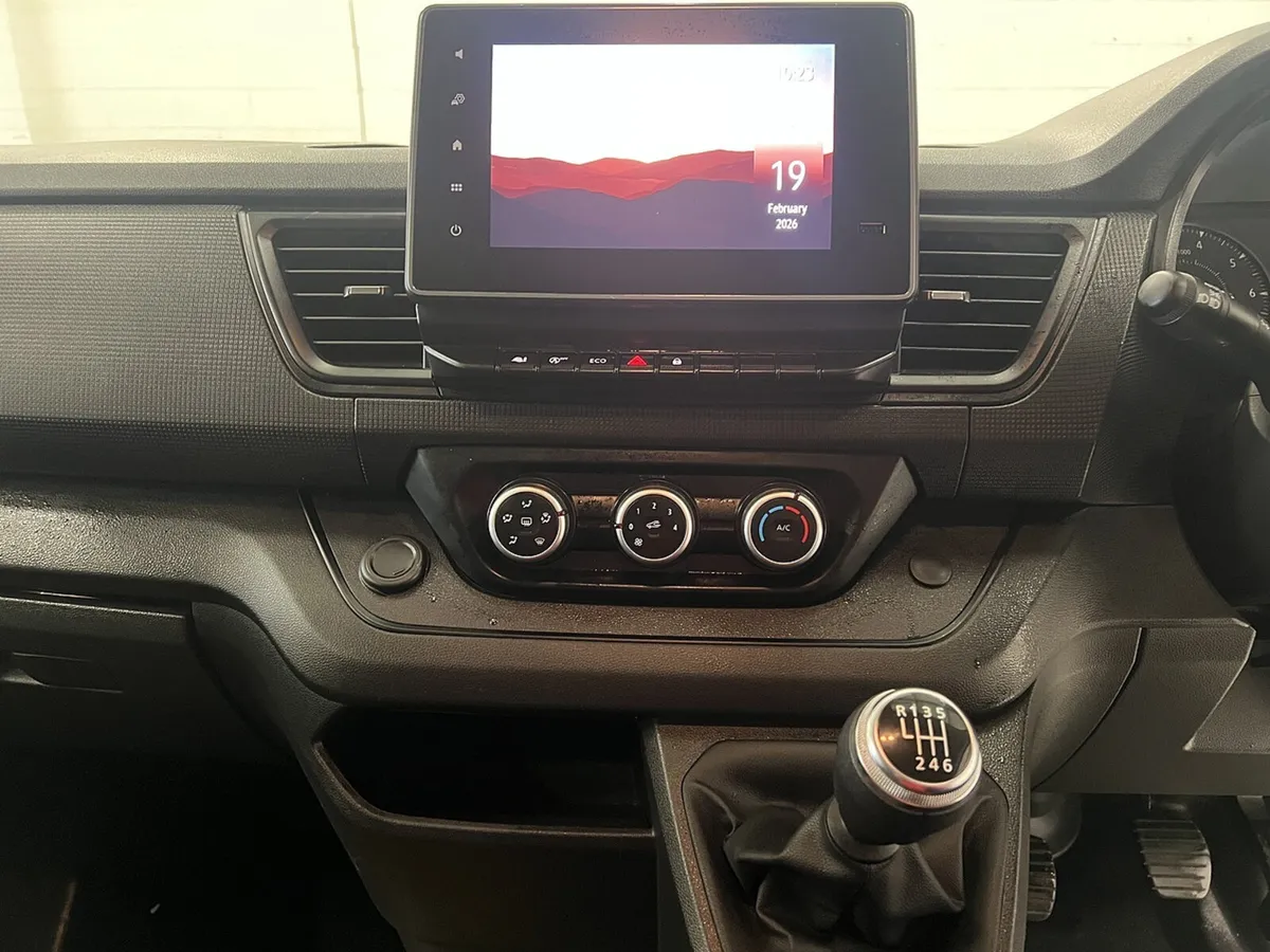 2023 Renault Trafic Panel Van - Image 4