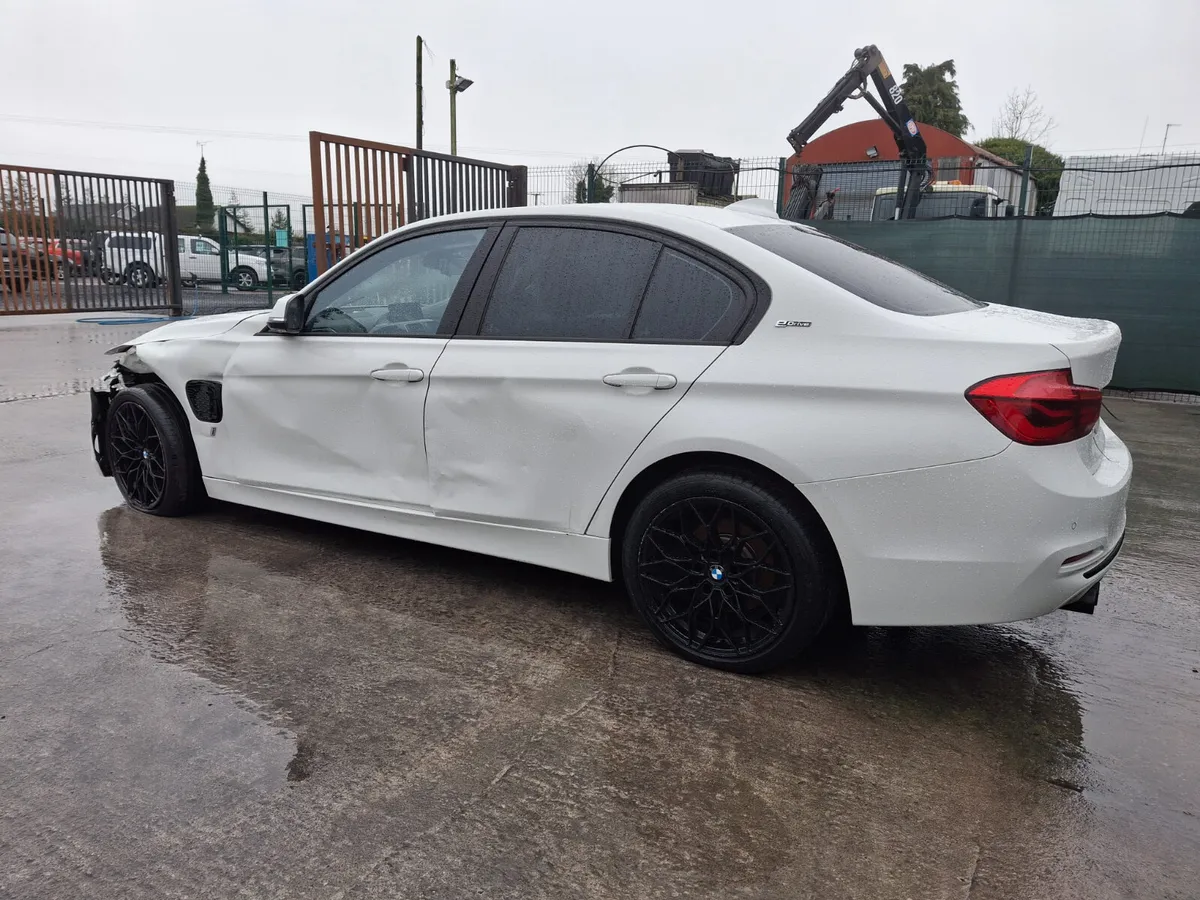 2018 Bmw 330E  2.0 Hybrid  Automatic - Image 4