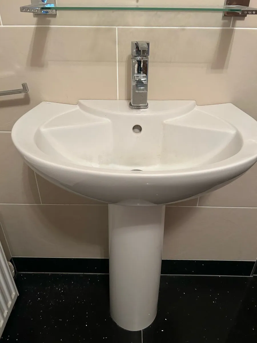 Toilet and sink - Image 4