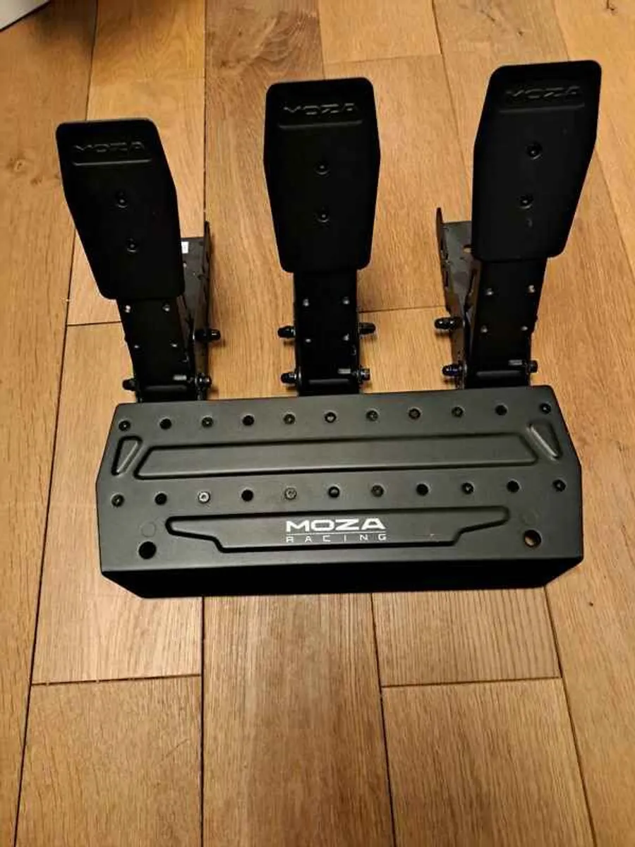 MOZA R3 Racing Wheel Pedal Bundle with Sequential Shifter and Clutch pedal addon - Image 3