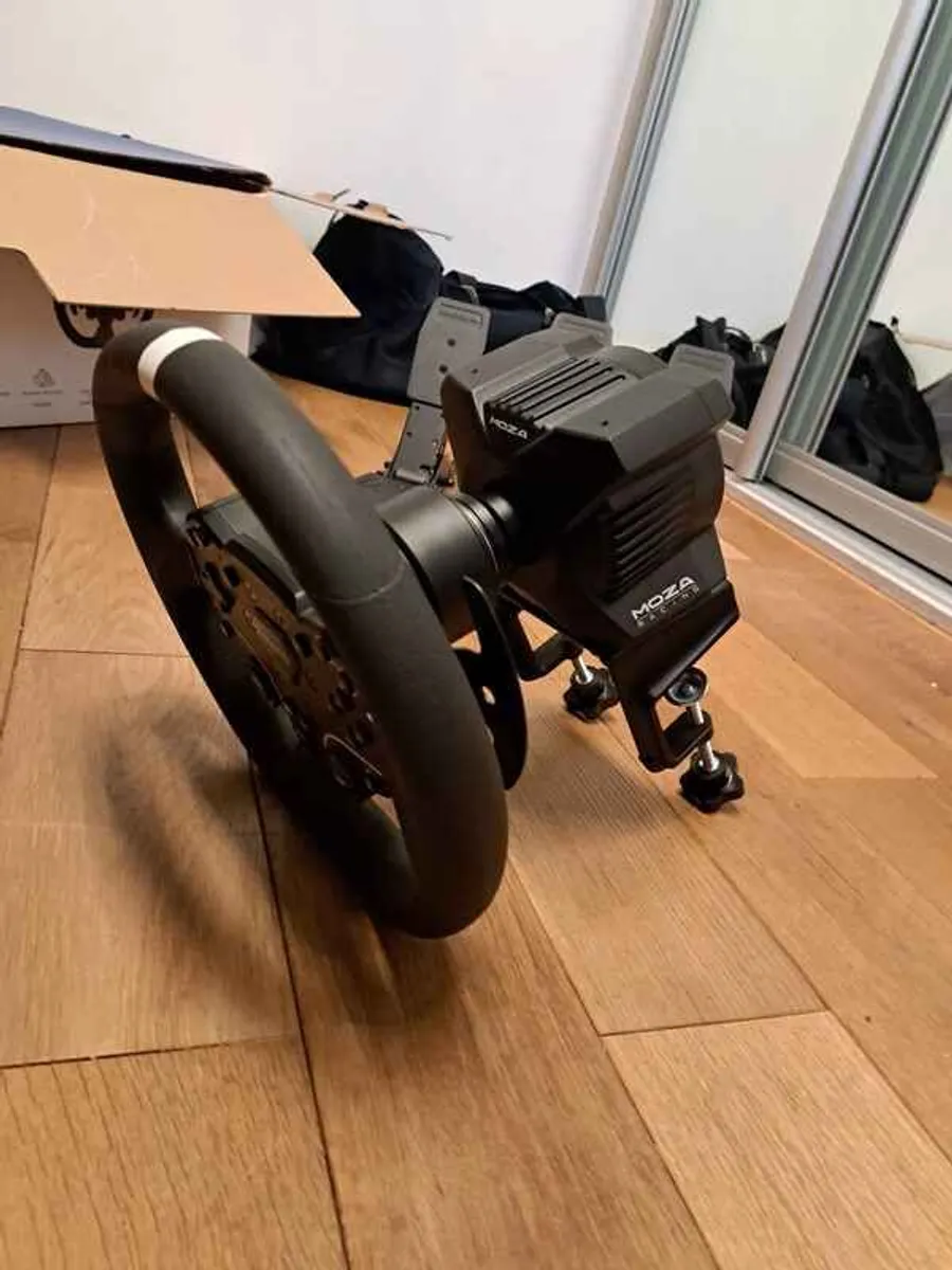 MOZA R3 Racing Wheel Pedal Bundle with Sequential Shifter and Clutch pedal addon - Image 4