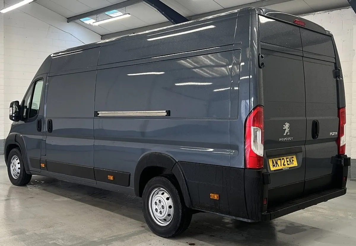 2022 Peugeot Boxer Panel Van - Image 3