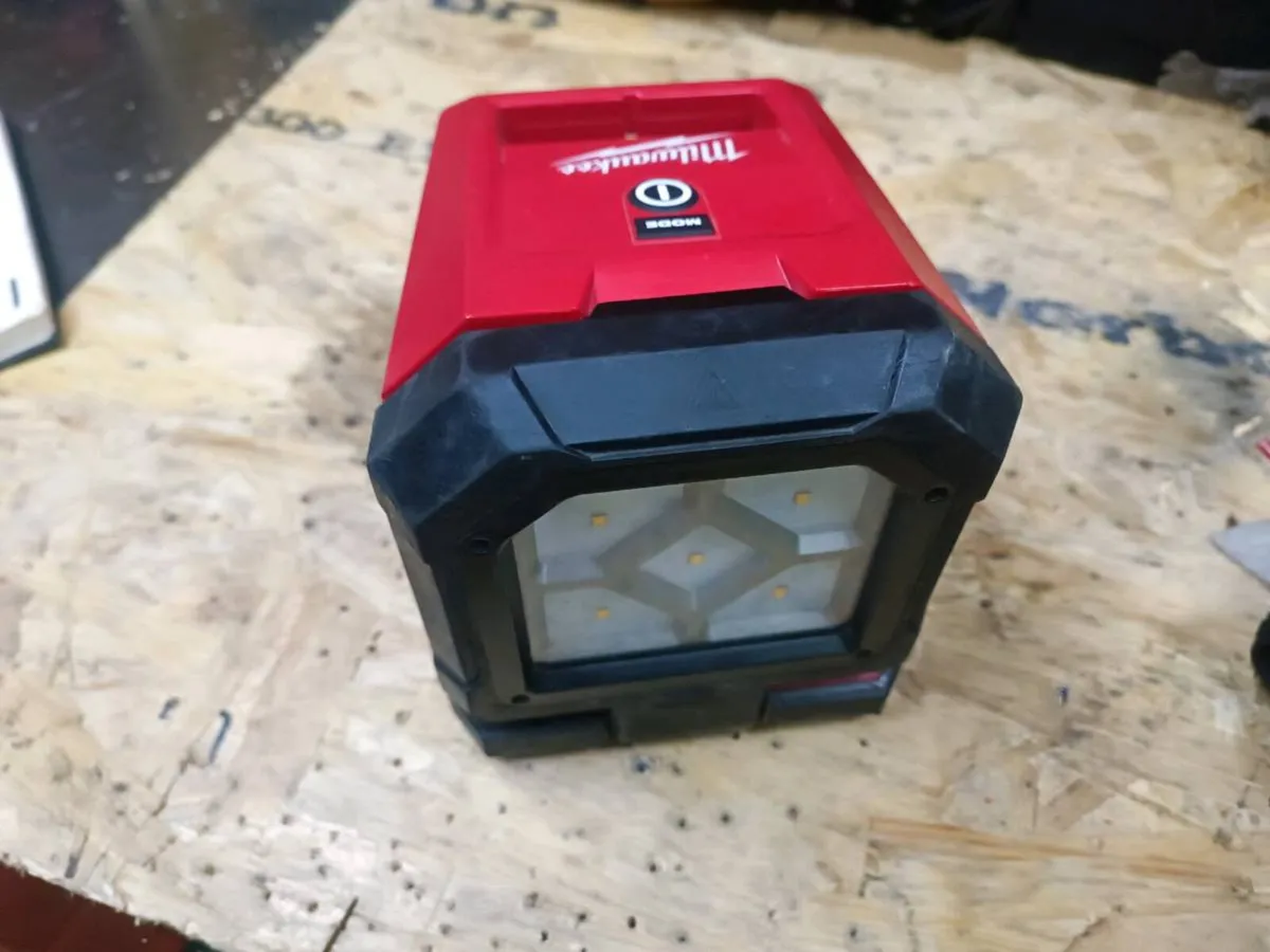 Milwaukee m18 light