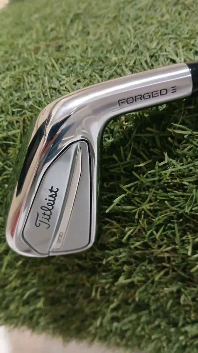 Titleist T200 4 Iron - Image 1
