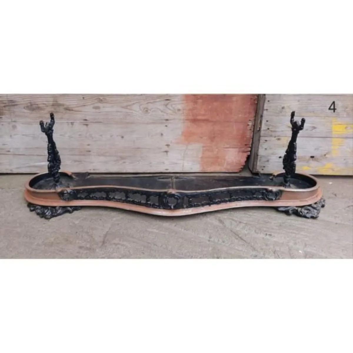 Cast Iron Fire Fender – KAS323 - Image 1