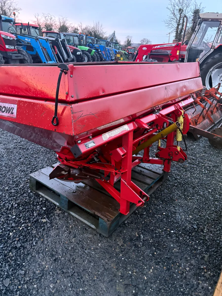 Lely superbowl Fertiliser Spreader - Image 4