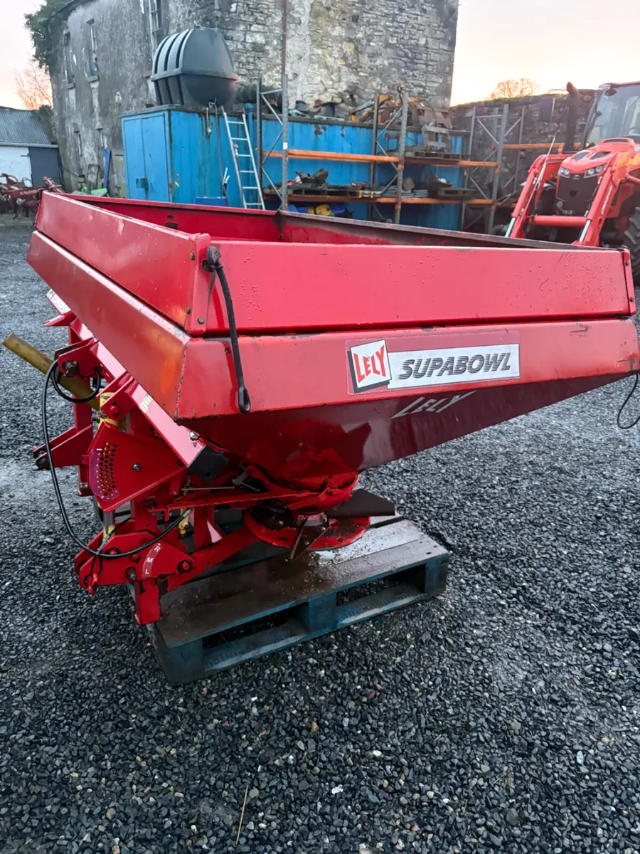 Lely superbowl Fertiliser Spreader - Image 2