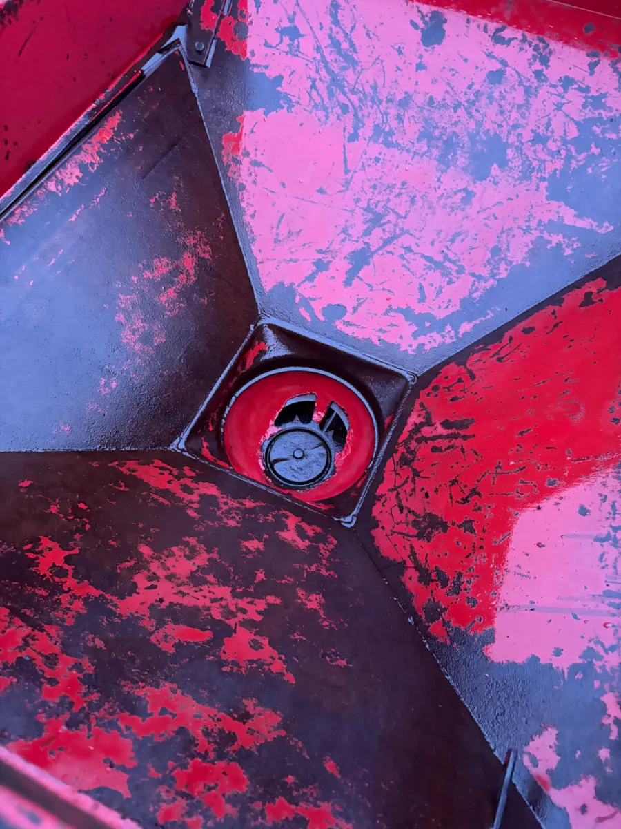Lely superbowl Fertiliser Spreader - Image 3