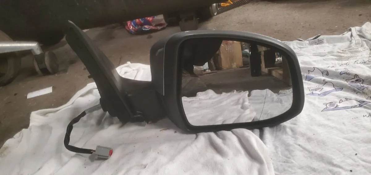 10 ford mondeo mirror RH - Image 3