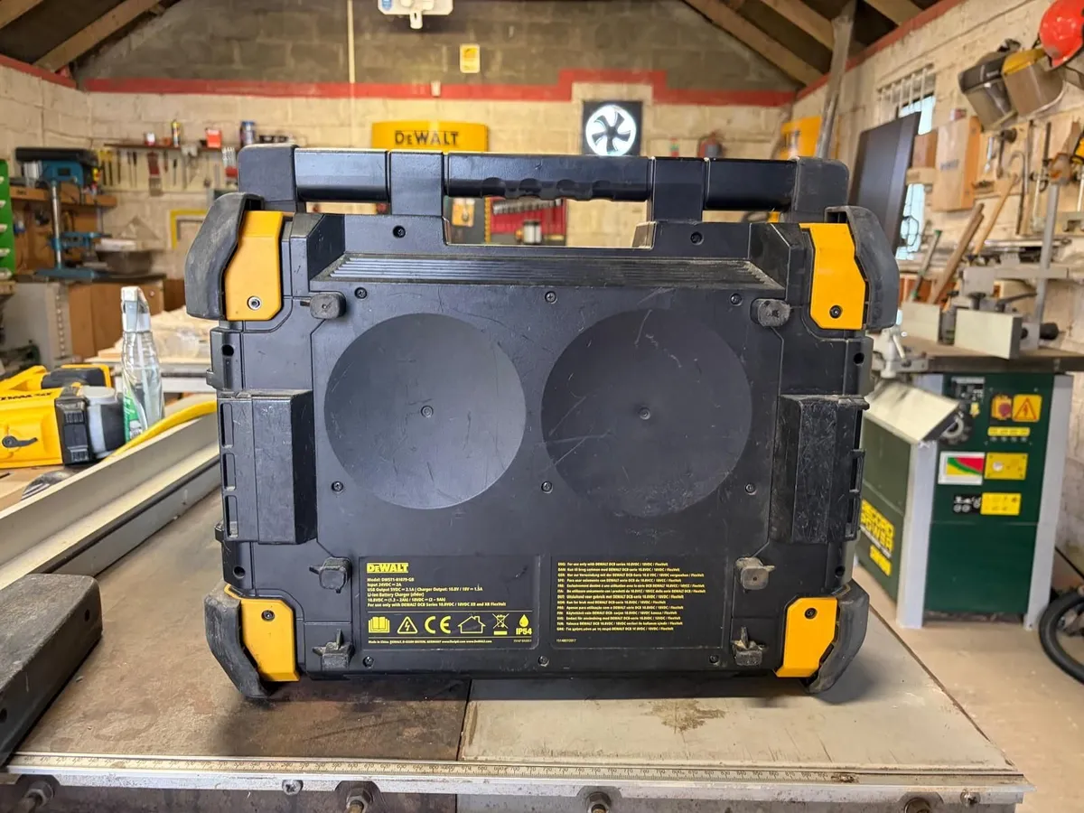 DeWalt TSTAK Jobsite Radio DWST1-81079-GB - Image 2
