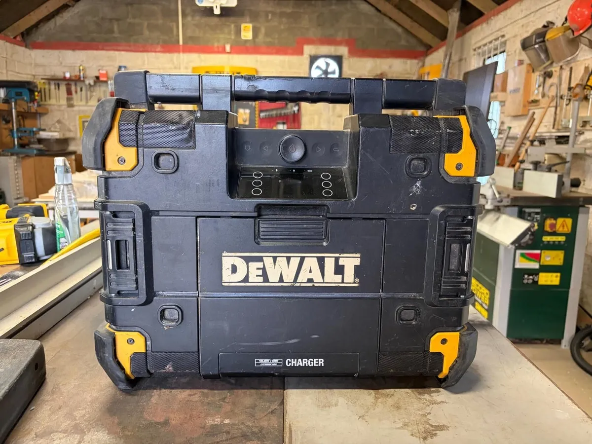 DeWalt TSTAK Jobsite Radio DWST1-81079-GB - Image 1