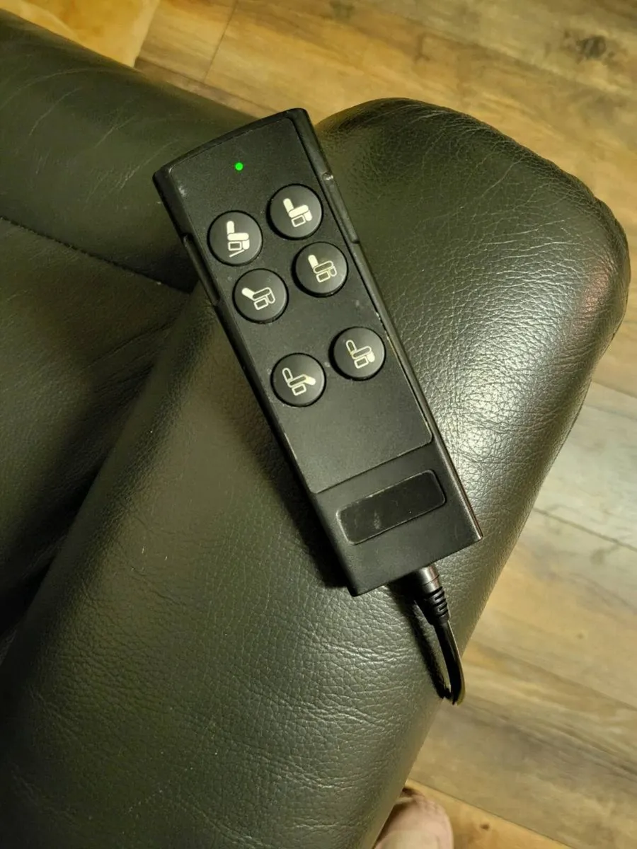 Tilt and rise electric power recliner - Image 4