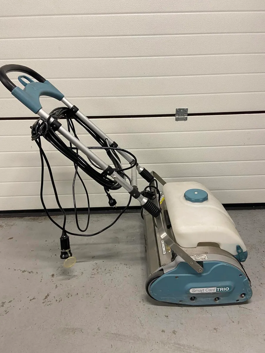 Whittaker trio 20 carpet cleaning machine