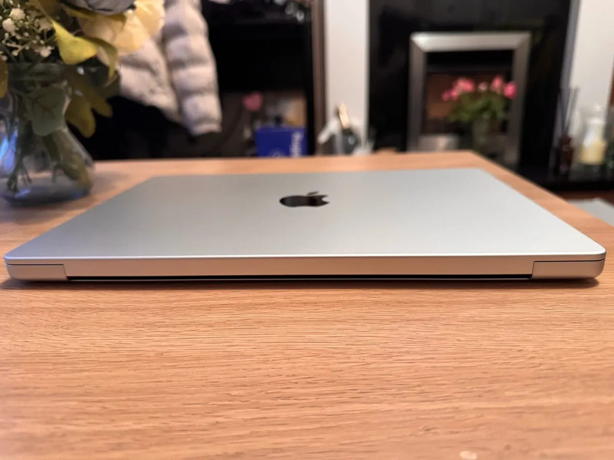 Macbook Pro 14 M3 Pro - Image 2