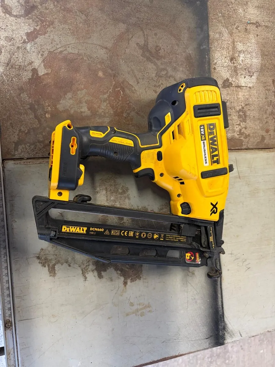 DeWalt DCN660 XR Brushless Second Fix Nailer - Image 3