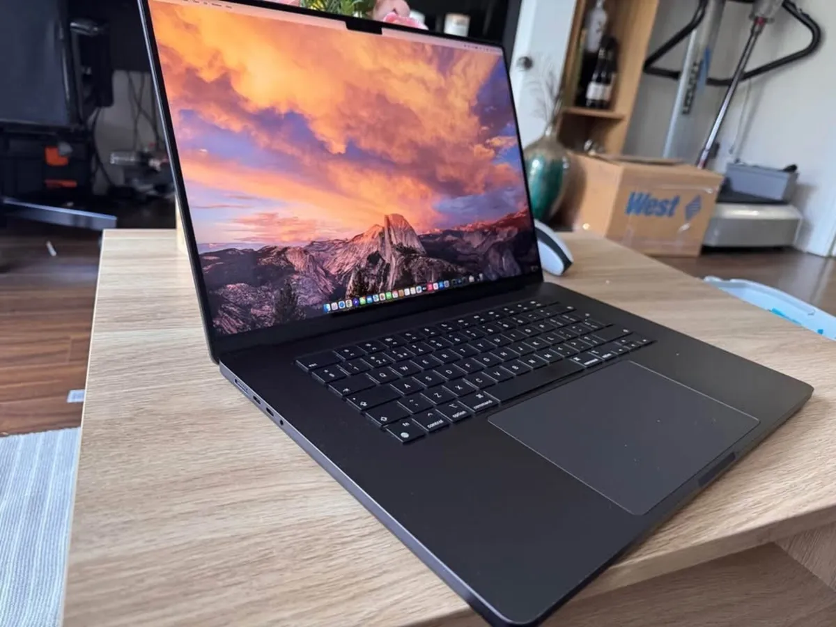 Macbook Pro 16 inch M3 Pro 1TB - Image 4