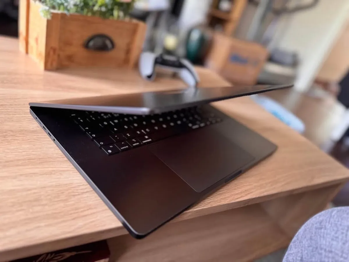 Macbook Pro 16 inch M3 Pro 1TB - Image 3