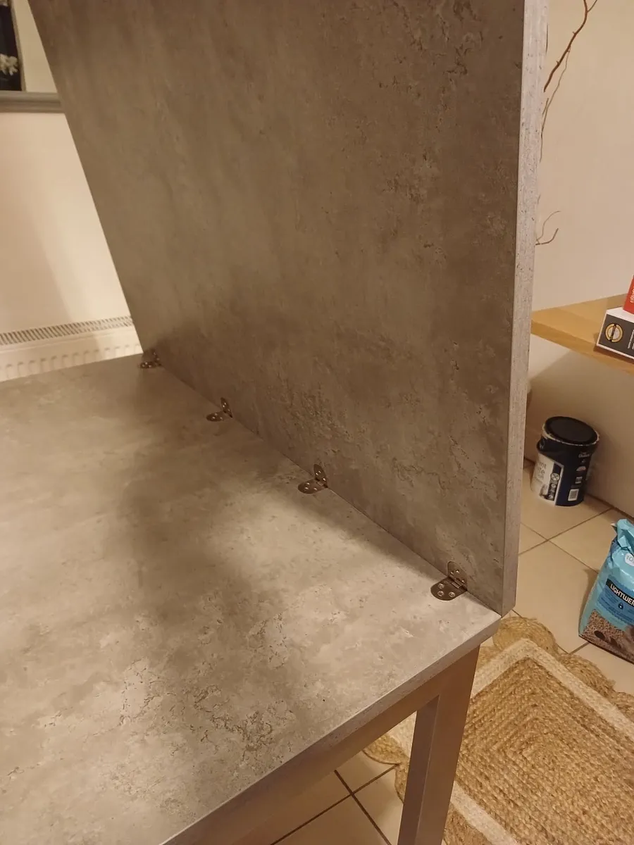 Table and chairs - Image 4