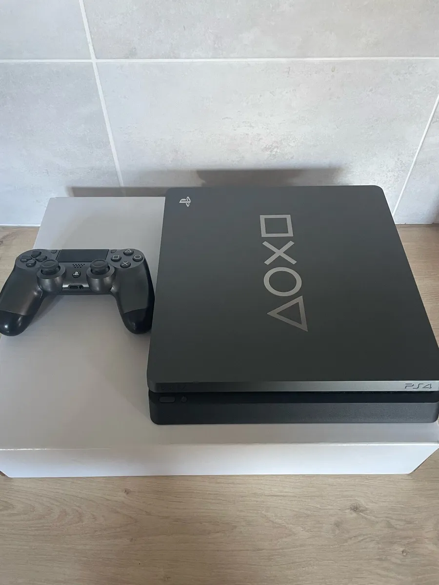 Limited edition 2019 Days of Play Ps4 slim - Image 2
