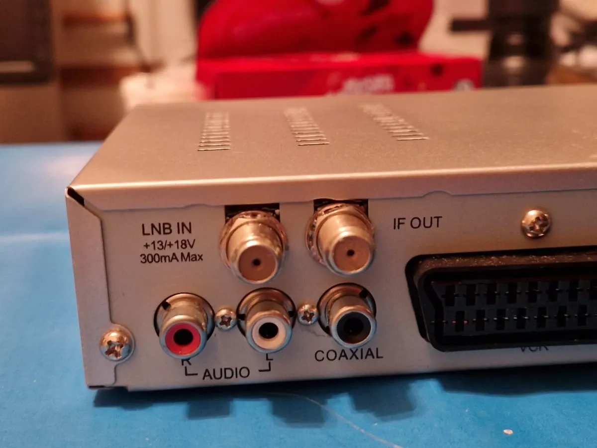 Digital Satellite Receiver SL 65-12 in Carry Case - Image 4