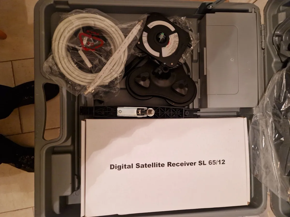 Digital Satellite Receiver SL 65-12 in Carry Case - Image 3