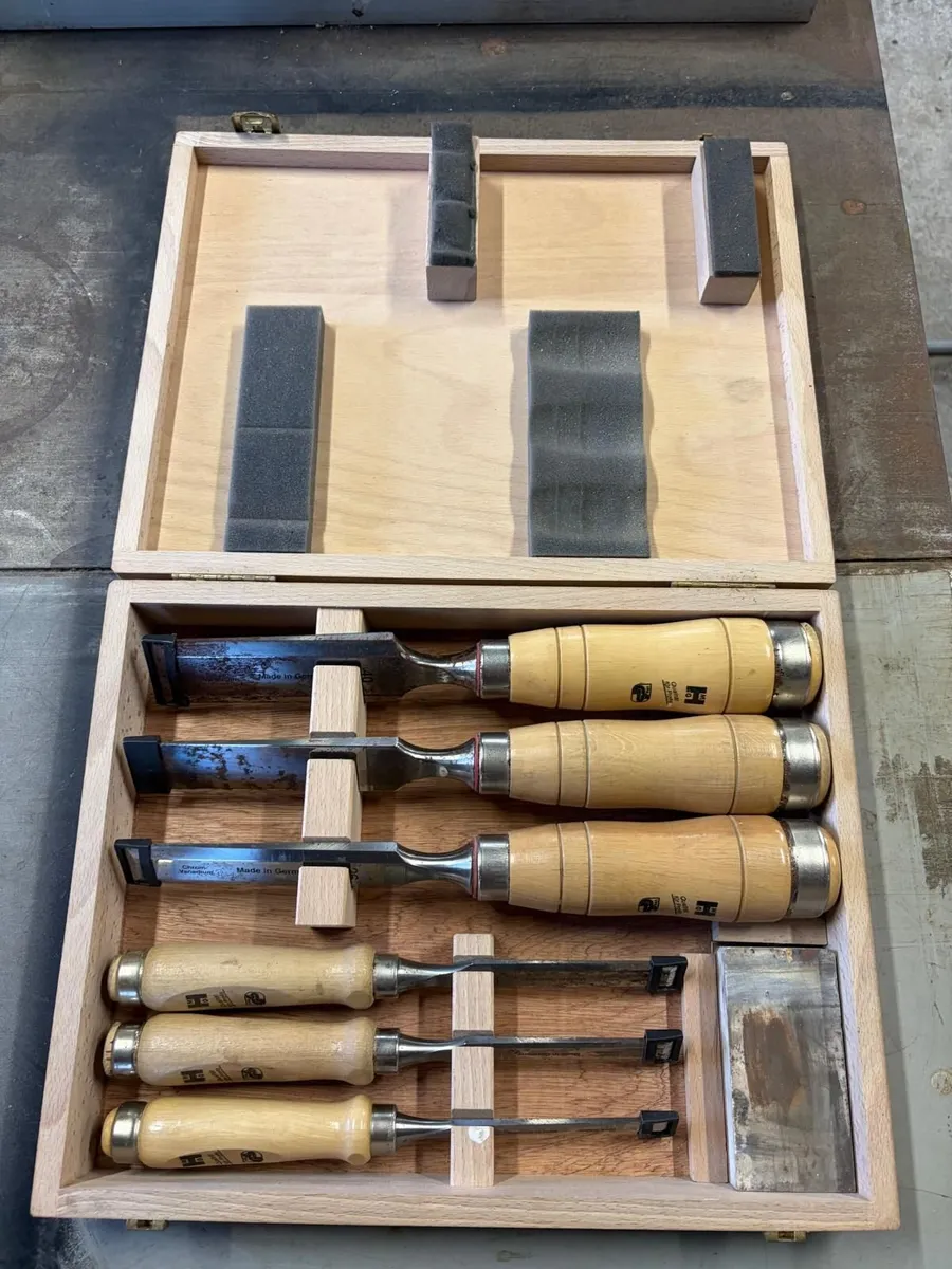 6-piece set chisels neatly in the box - Image 1