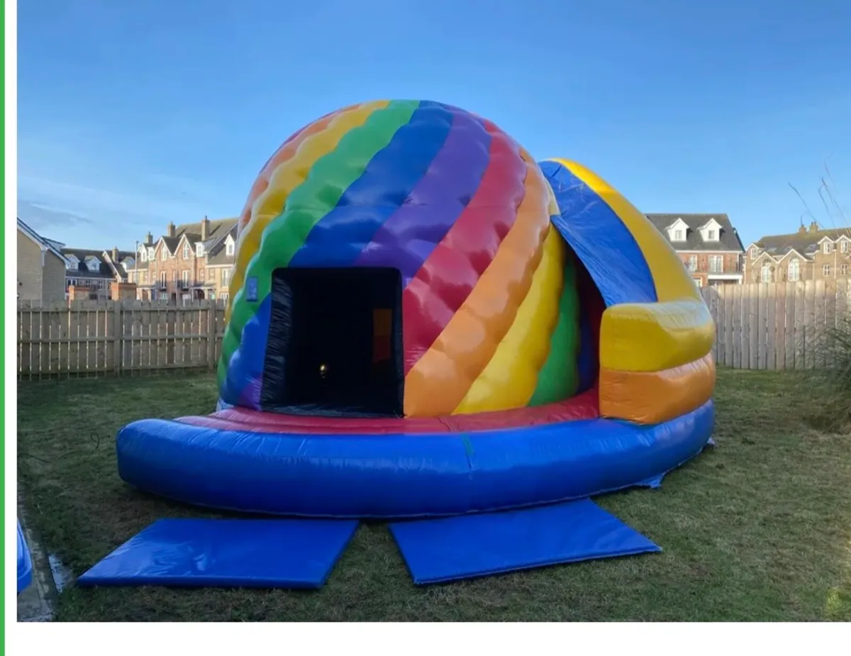 Bouncy castles - Image 4