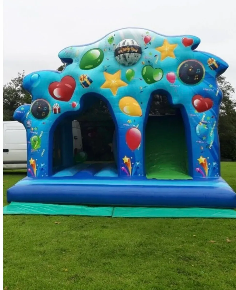Bouncy castles - Image 1