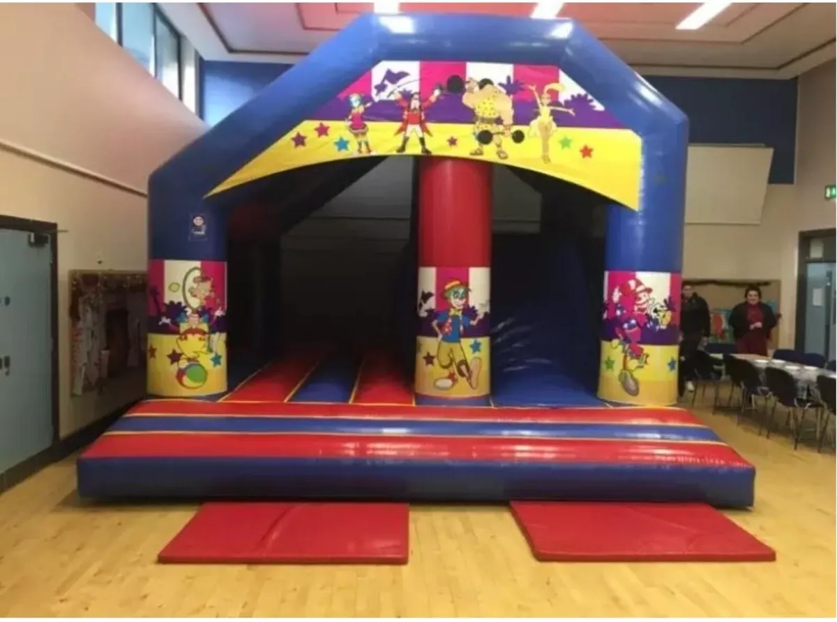 Bouncy castles - Image 2