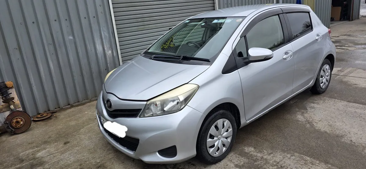 12 TOYOTA VITZ AUTO - Image 3