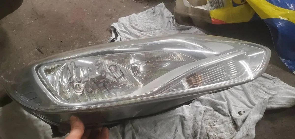 Headlamp ford focus 2012 RH - Image 3