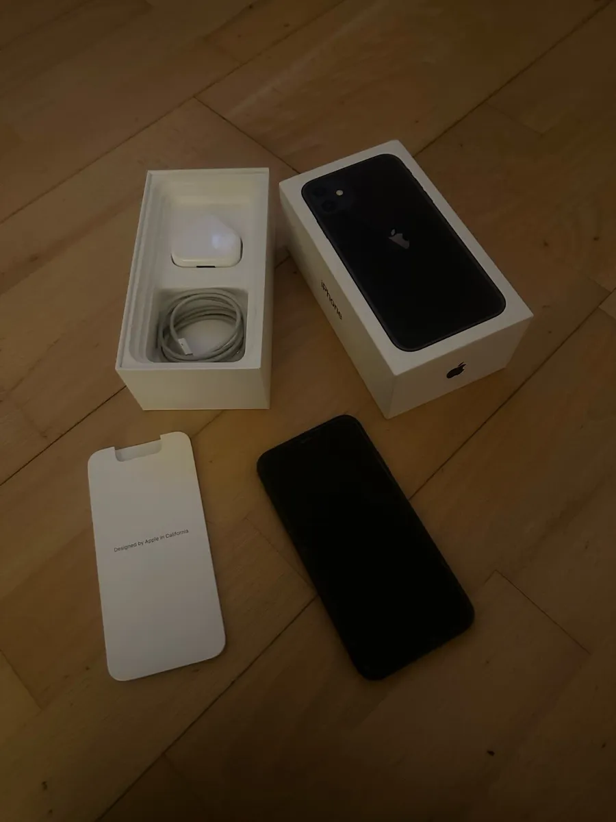 iPhone 11 - Image 1