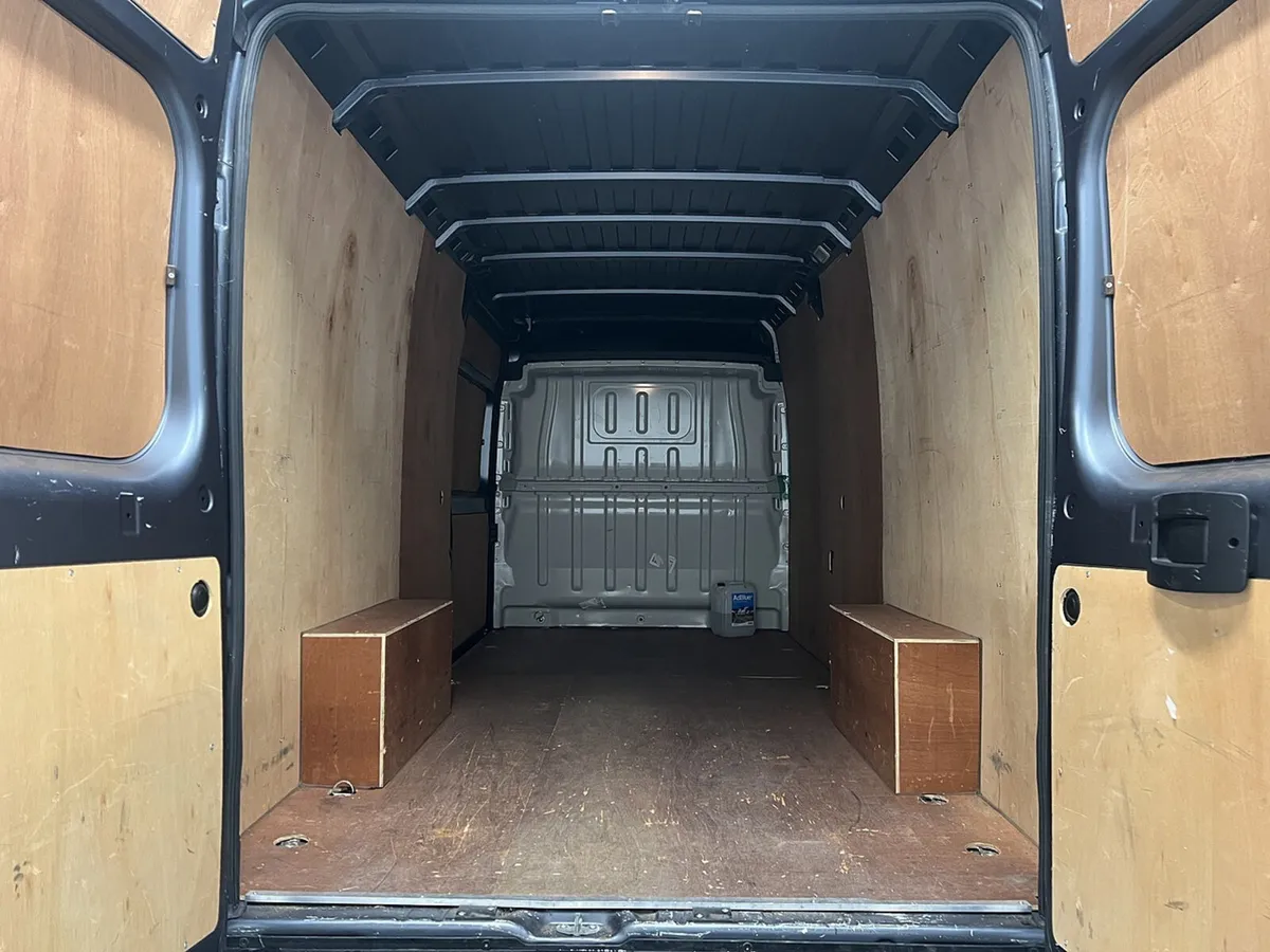 2022 Peugeot Boxer Panel Van - Image 4