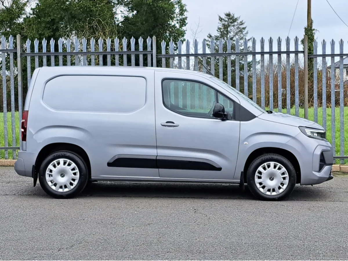 Opel Combo SPORTIVE L1H1 1.5TD 100BHP **REVERSING - Image 3